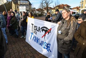 Жители Германии продолжили протесты против создания фабрики Tesla: суть претензий