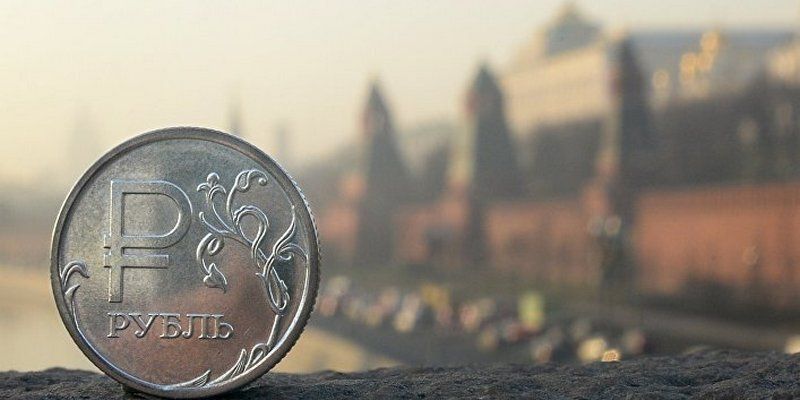На фоне угроз Украине в России резко упал рубль: что будет дальше