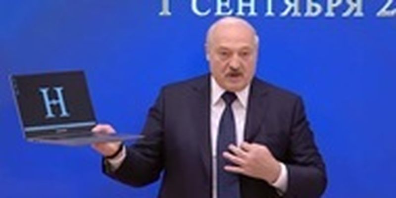 Лукашенко показал первый "белорусский компьютер"