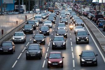 У Росії водіїв штрафують за їзду на швидкості, яка перевищує можливості їхніх авто