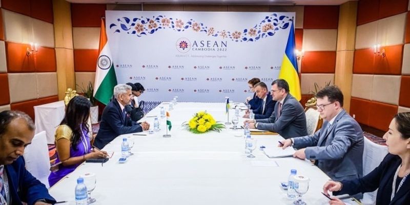 Кулеба обсудил с главами МИД Индии и Омана поддержку Украины