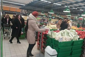 Українців нагодували "заморською ікрою" в супермаркеті: "Це на випадок, якщо почне вилуплюватися молодь", фото