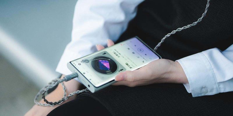 На рынок вышел "музыкальный" смартфон с необычным дизайном: в чем его фишка