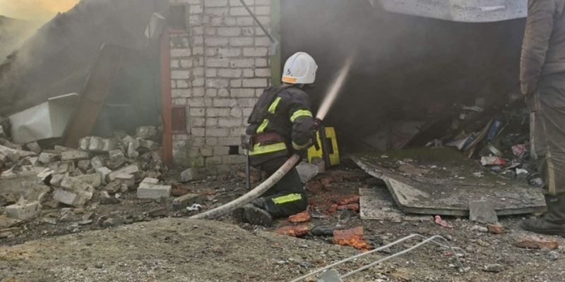 В Николаеве на месте российского обстрела вспыхнул пожар