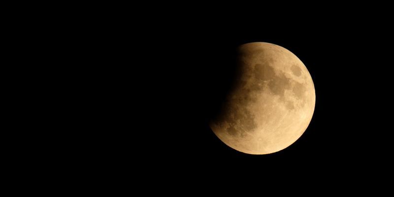 Місячне затемнення 5 червня: точний час і де дивитися