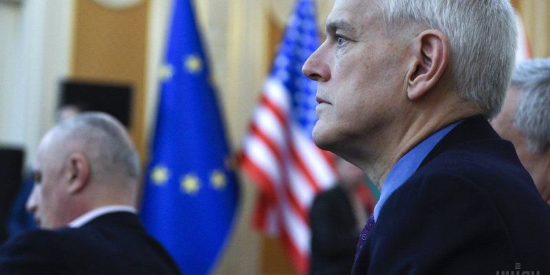 Екс-посол США оцінив шанси України повернути анексований Крим