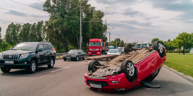 ДТП с опрокидыванием в Днепре: пострадал водитель Mazda