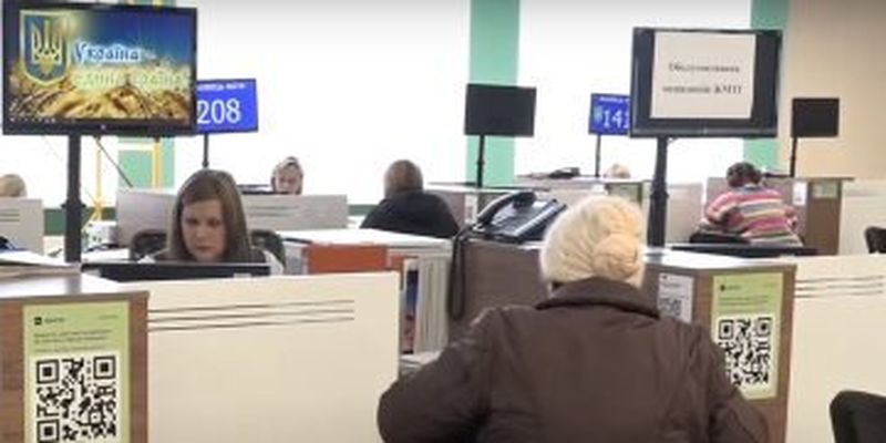 Пенсионеры в Украине могут остаться без выплат: какие причины существуют