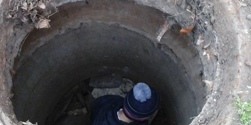 Пробовал ногой люк: В Николаеве 9-летний мальчик провалился в яму