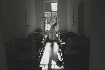 "Кровати остыть не успевают от мертвых людей": анестезиолог рассказал о критической ситуации с Covid-19