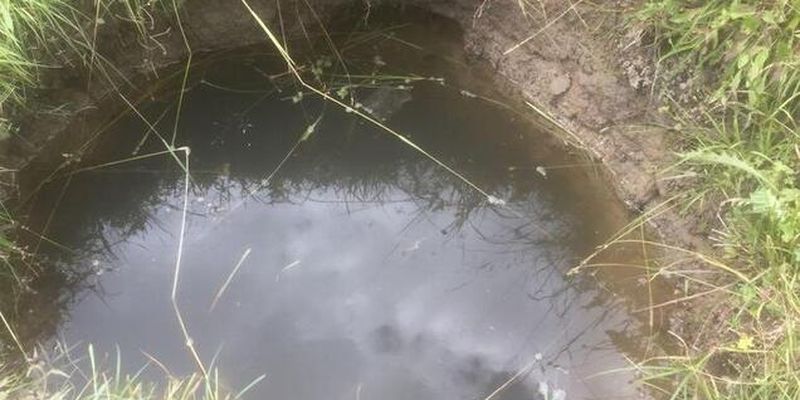 На Львовщине полуторагодовалая девочка утонула в колодце: фото с места трагедии