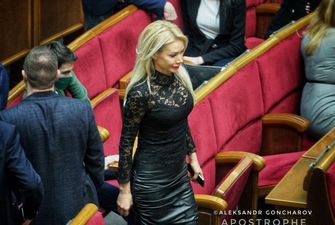 "Слуга народа" Ирина Аллахвердиева пришла в Раду в сексуальном наряде