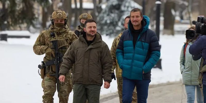 Зеленский показал ведущему Беру Гриллзу, как украинцы выживают под ракетами и без света