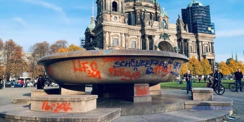 Вандалы снова повредили музейные экспонаты в центре Берлина