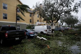 "Историческое событие": на Флориду обрушился ураган "Иан", принеся большие разрушения