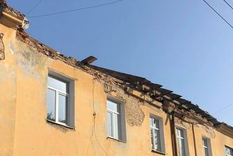 У Львові після снігопадів почали протиаварійні роботи у двох будинках