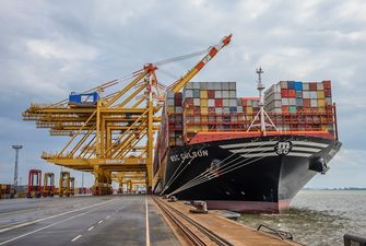 Самый большой в мире контейнеровоз завершил свой первый рейс в порту Гданьск