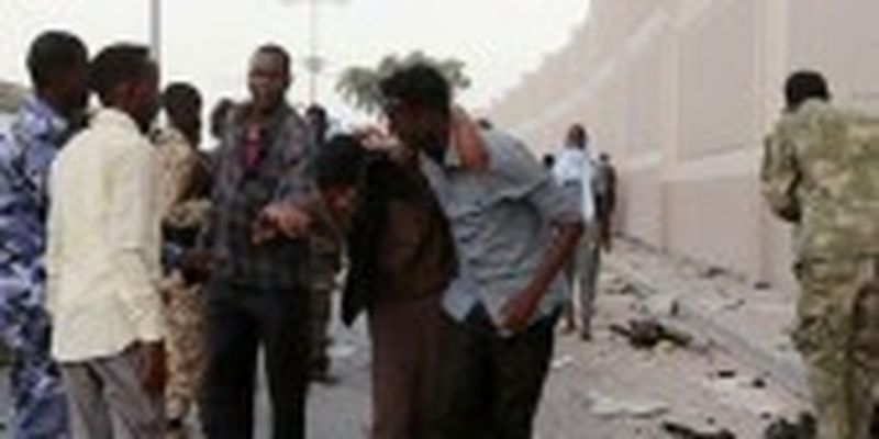 Смертник підірвав себе біля військового табору Сомалі, померло четверо осіб