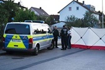 Полиция Германии застрелили нападавшего с ножом на людей мужчину
