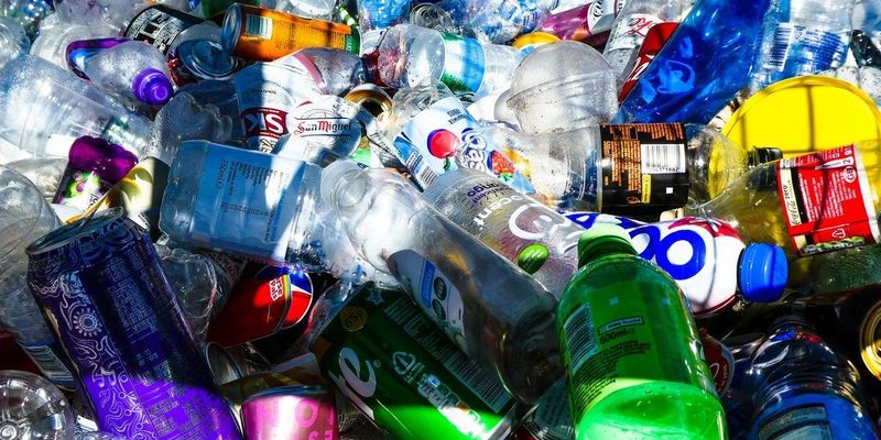 Майже чверть усіх пластикових відходів світу виготовлені лише 5 корпораціями