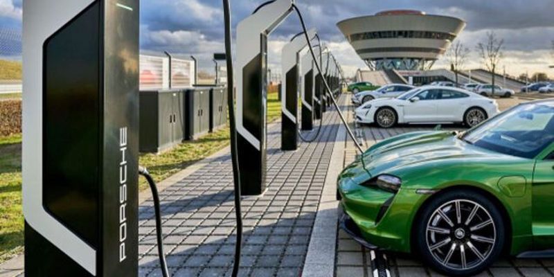 В Германии начали бесплатно заряжать электромобили