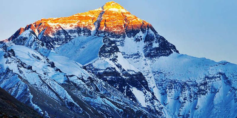 На Евересті встановили найвищу в світі метеостанцію