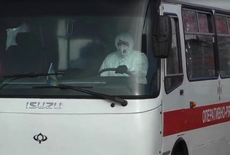 Автобуси з евакуйованими із Китаю українцями вирушили до Нових Санжар