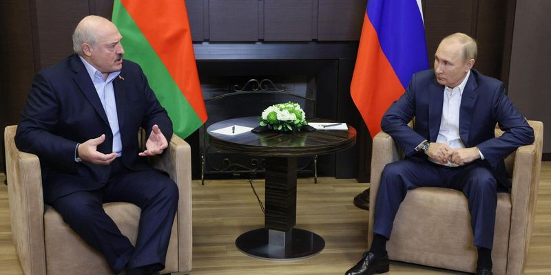 "Уехали и пусть бегут": Лукашенко поддержал Путина в призыве россиян на войну