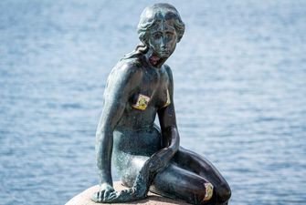 "Риба-расист": невідомі осквернили статую "Русалонька" у Данії