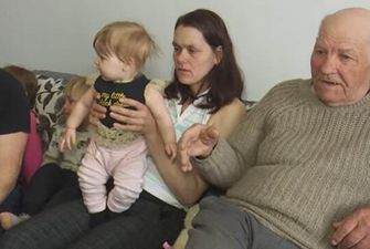 Дедушка, который убаюкивает младенца. Мужчина из этого известного видео рассказал, как он с семьей убегал от войск РФ
