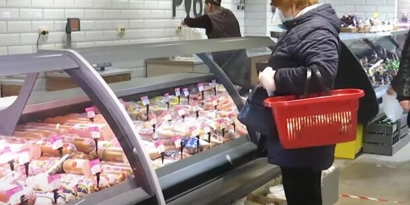 Ніякої зарплати не вистачить: супермаркети підняли ціни на сосиски та ковбасу