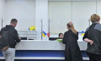 Выплаты, водительские права и ПМЖ: что запретили оформлять военнообязанным украинцам за рубежом