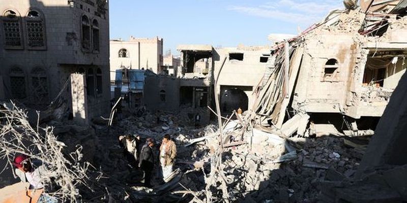 В результате авиаударов коалиции по йеменской Сане погибли около двух десятков человек