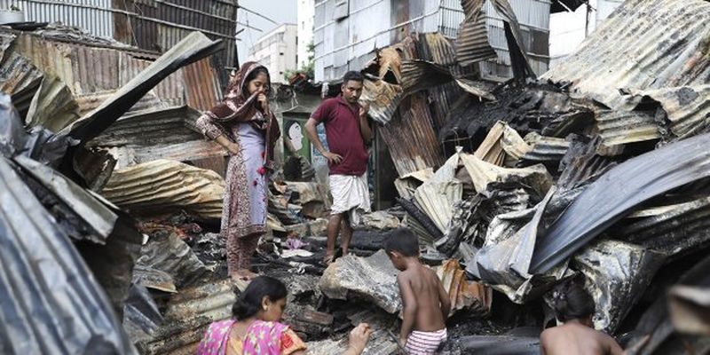 Страшна пожежа знищила 15 тисяч домівок у Бангладеші: фото, відео