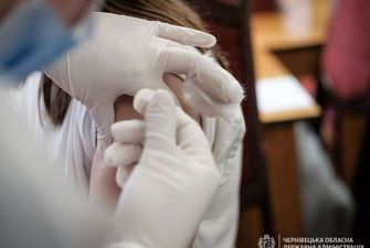 У вихідні на Буковині тривала вакцинація від COVID-19
