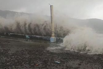 Філіппіни атакували велетенські хвилі: евакуйовано понад 60 тисяч осіб
