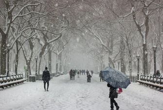Синоптики приголомшили українців різкою зміною погоди: діставайте шуби, випаде сніг