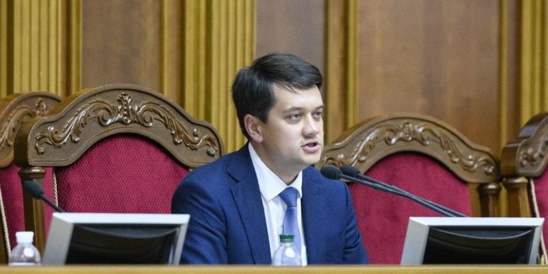 «Безобразие в парламенте»: Спикер с трибуны Верховной Рады сообщил о звонках недовольных украинцев