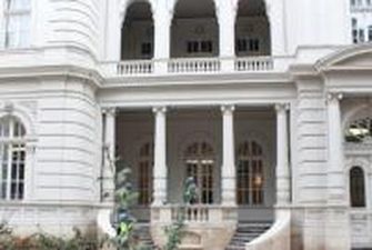 Резиденцию президента Грузии обставят подержанной мебелью