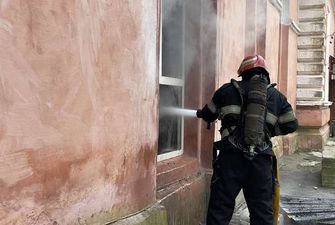 У лікарні в Чернівцях сталася пожежа: вогонь охопив 100 квадратів