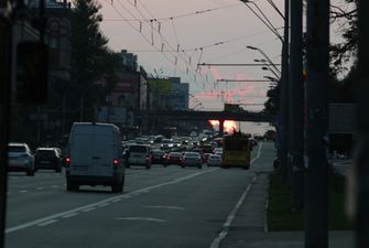 В Киеве водитель троллейбуса придавил пенсионерку дверью и проволок по дороге