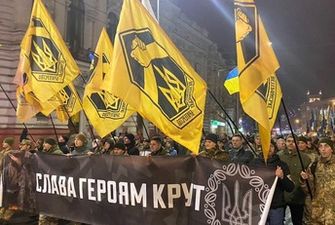В Украине провели зрелищный марш в честь героев Крут: фото и видео