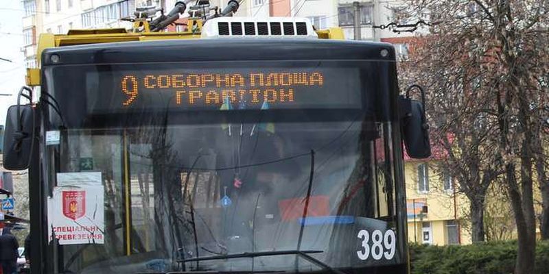 ЧТУ випустив додаткові автобуси на тролейбусний маршрут №9