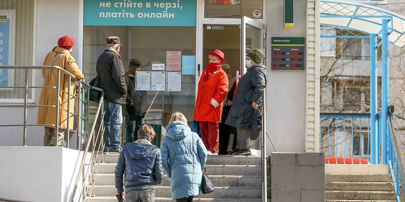 Эксперты: украинцы все хуже платят по кредитам с каждым месяцем войны
