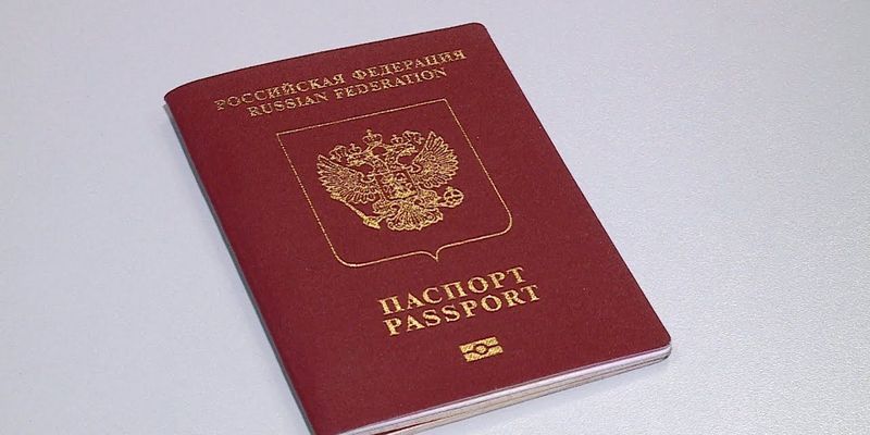 РФ резко наращивает число своих граждан на Донбассе: раздадут сотни тысяч паспортов