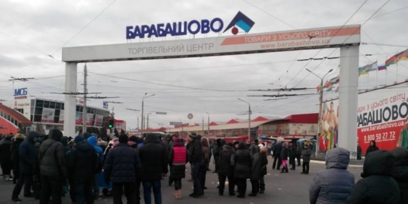 В Харькове ночью горели торговые павильоны в ТЦ “Барабашово”