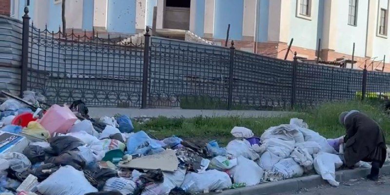 Жители блокадного Мариуполя собирают остатки еды среди мусора, — советник мэра