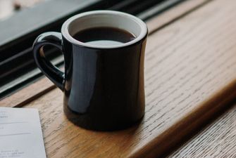 Телефон, кофе: эксперты назвали вреднейшие утренние привычки