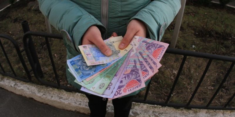 Украинцам подсовывают поддельные гривни: как распознать настоящую купюру