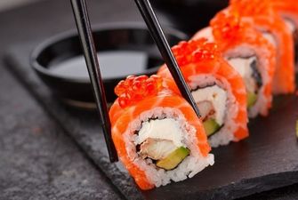 Гастроэнтеролог объяснил, чем опасны блюда японской кухни
